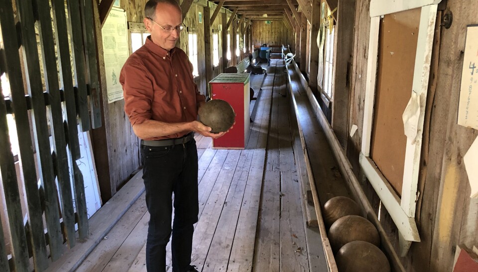 Även kägelbanan har drabbats, berättar Örjan Andersson, ansvarig för miljö- och kulturbyggnadsfrågor i Fjällsjö hembygdsförening. Även kägelbanan har drabbats, berättar Örjan Andersson, ansvarig för miljö- och kulturbyggnadsfrågor i Fjällsjö hembygdsförening.
