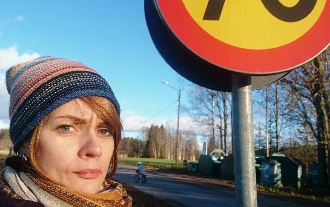 Sanna Wiljeskén och byborna i Krångede vill få Trafikverket att sänka hastigheten i byn. FOTO: Privat.
