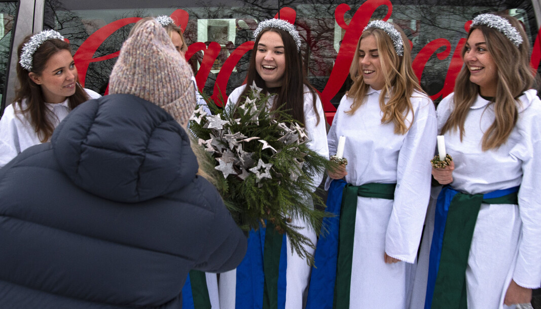 – Jag är chockad. Jag kunde inte ana det, men det är riktigt kul, säger Lea Lundholm efter att resultatet i omröstningen förkunnats för de sju kandidaterna. – Jag är chockad. Jag kunde inte ana det, men det är riktigt kul, säger Lea Lundholm efter att resultatet i omröstningen förkunnats för de sju kandidaterna.