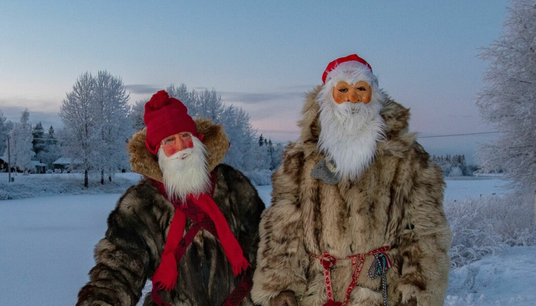 JT träffar två pälsbeklädda julbockar vid bron över Veman, mellan Håsjön och Yttersjön. Det börjar skymma, bockarna bräcker och plingar med sina stora klockor i bältena. Precis som bockarna i Vemhån gjort i hundratals år.