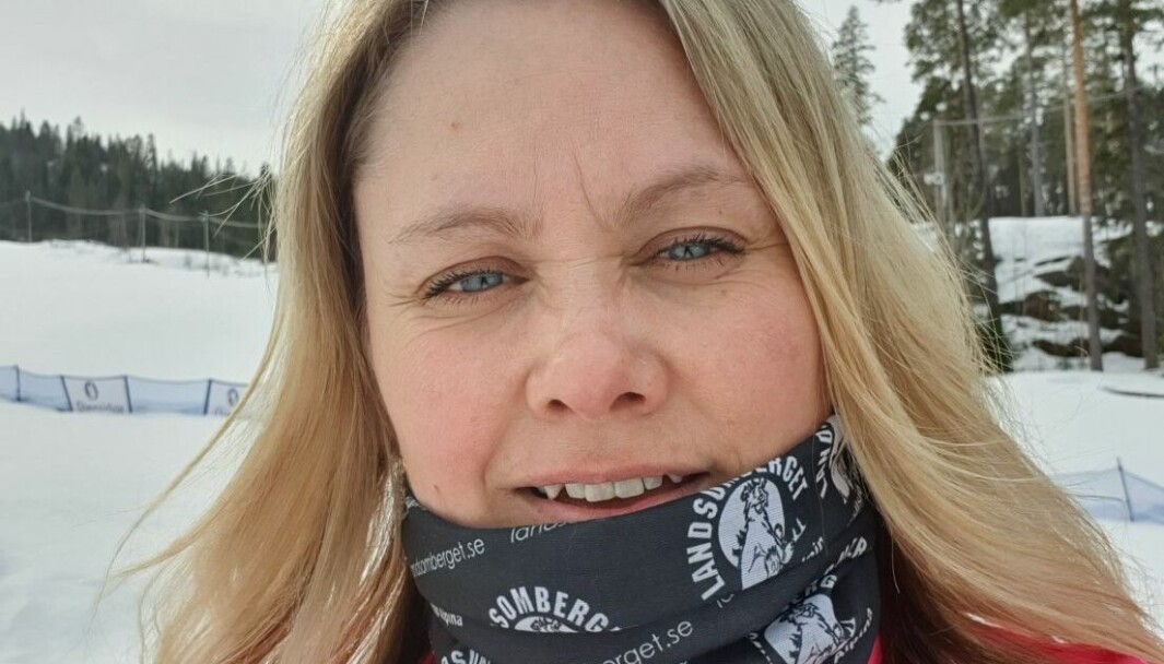 Inger Sjölander, ordförande i Fjällsjö alpina klubb, menar att ordförandeskapet nästan är ett heltidsjobb för henne. – Alla kräver att backen ska finnas, men väldigt få hjälper till. Vi har också familj, jobb och fritidsintressen, säger hon. Foto: Fjällsjö alpina klubb