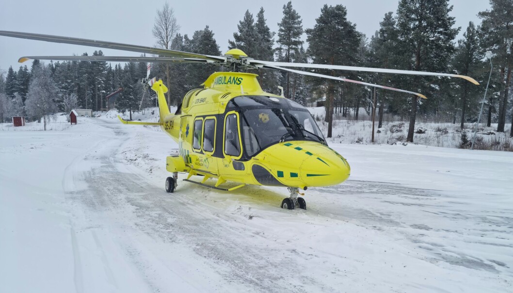 Ambulanshelikoptern kunde på grund av dåligt väder på tisdageftermiddagen inte hämta upp skadad i Ovikenfjällen utan fick möta upp ambulans vid Fröjdholmen. Ambulanshelikoptern kunde på grund av dåligt väder på tisdageftermiddagen inte hämta upp skadad i Ovikenfjällen utan fick möta upp ambulans vid Fröjdholmen.