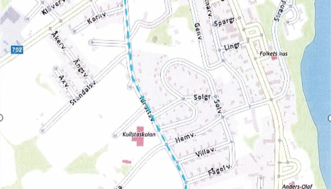 En ny cykelväg kan komma att byggas för att öka säkerheten för eleverna på Kullstaskolan i Hammarstrand. Vägen är markerad med blå sträck på kartan. Karta: Trafikverket.
