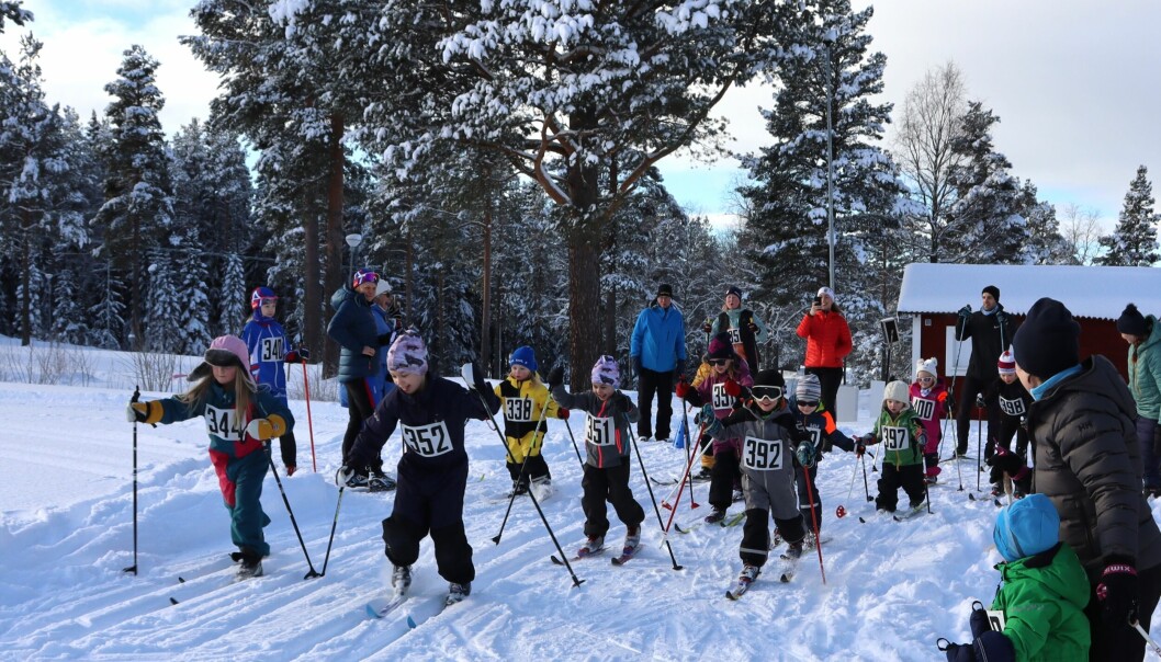 Barn mellan 4 och 8 år startade i samlad trupp för att åka 500 meter runt Kejsarvallen.