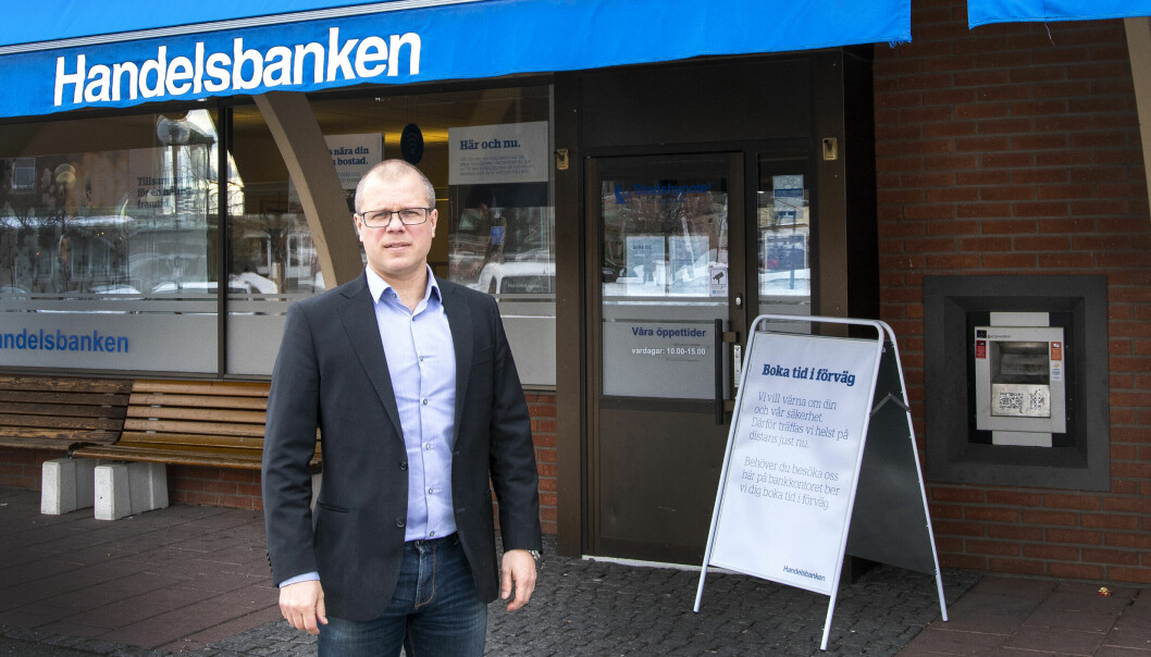 Handelsbankens kontor i Svenstavik stängs den 14 april. Från JT:s besök på banken för ett år sedan ser vi Per Jacobsson kontorschef på Handelsbanken i Svenstavik