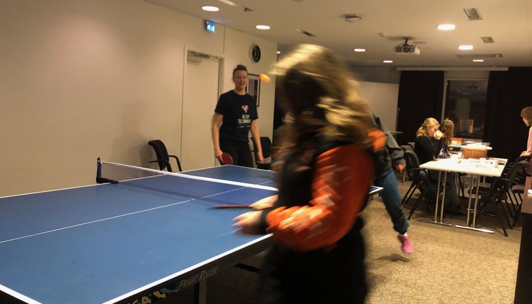 Det fikas och spelas pingis denna onsdagskväll på Clarions mötesplats för ungdomar, när två av Jämtlands Tidnings ungdomsreportrar kom på besök. Det fikas och spelas pingis denna onsdagskväll på Clarions mötesplats för ungdomar, när två av Jämtlands Tidnings ungdomsreportrar kom på besök.
