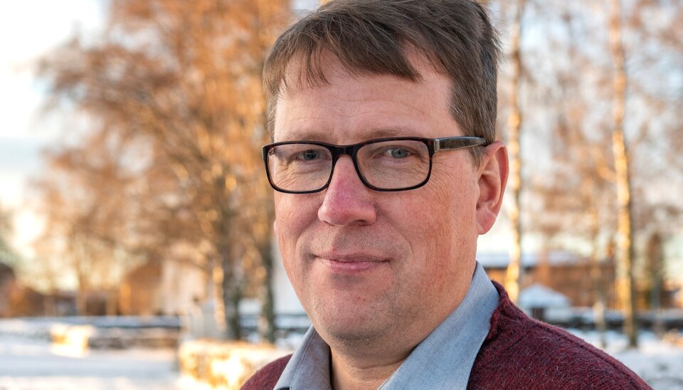 – Vi har ett ansträngt läge. Det söker sig personal till västra Härjedalen, men de hittar inget boende i trakten. Nu har vi sagt att två lägenheter för boende, som står tomma på Fjällsol, ska kunna nyttjas av de anställda. Men detta är en kortsiktig lösning, menar Anders Häggkvist (C), ordförande för socialutskottet i Härjedalen. – Vi har ett ansträngt läge. Det söker sig personal till västra Härjedalen, men de hittar inget boende i trakten. Nu har vi sagt att två lägenheter för boende, som står tomma på Fjällsol, ska kunna nyttjas av de anställda. Men detta är en kortsiktig lösning, menar Anders Häggkvist (C), ordförande för socialutskottet i Härjedalen.