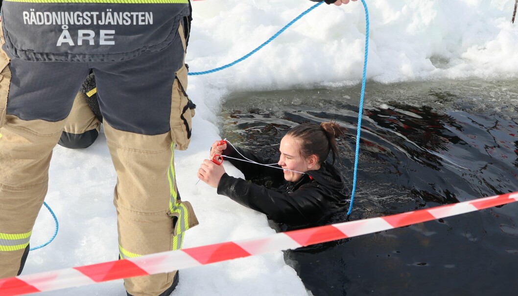 Mika Eriksson var en av de modiga som provade på isvaken. – Det var spännande, väldigt kallt. Bra att testa men jag gör nog inte om det frivilligt igen.