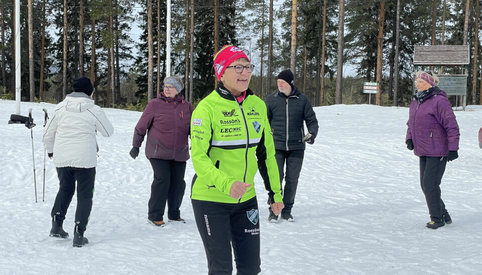 Britt-Marie Bryntesson i förgrunden leder deltagarna Ingrid Lundgren, Berit Tallberg, Peter Westerlund och Annica Sjödin.