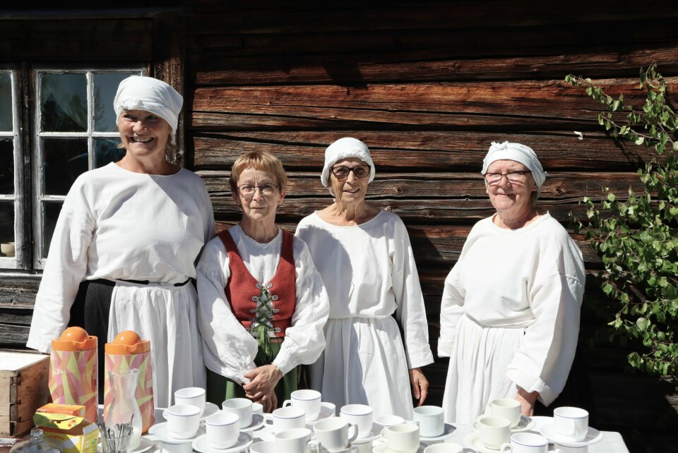 Agneta Gärdin, Birgitta Karlsson, Ingela Tjärnfors och Martha Svensson från Ovikens Hembygdsförening servade alla glada människor som kom till kruskalaset.