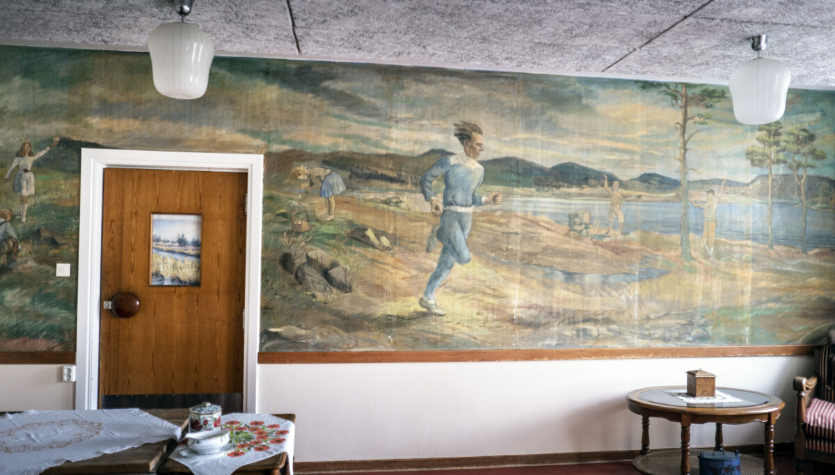 Efterlysning: Vem målade tavlan på Gunder Hägg inne på Albackens skola?