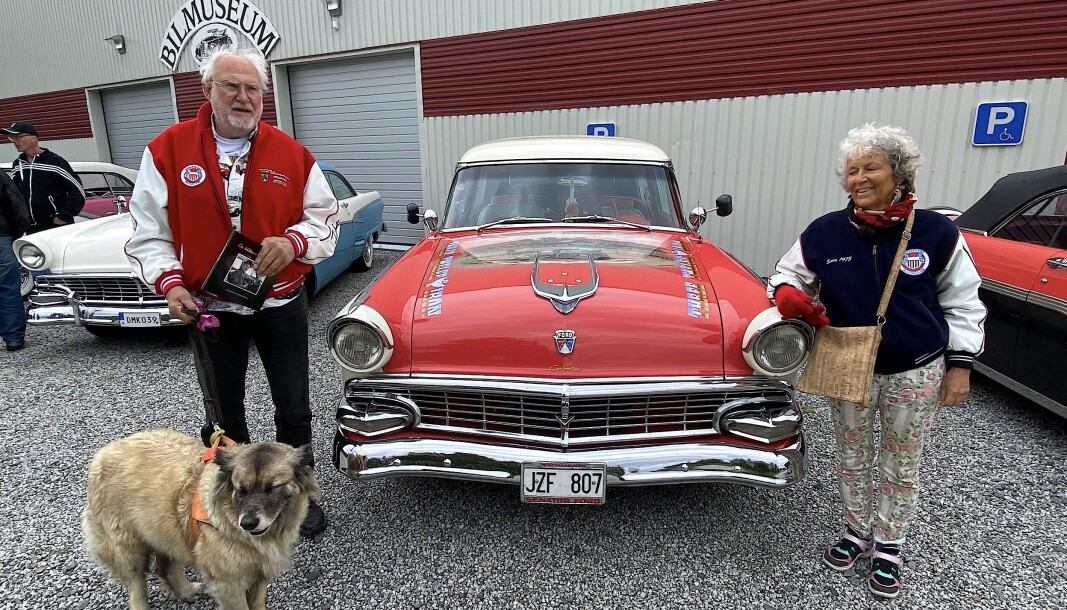 Willy och Eva Nowak från Nynäshamnkörde deras välrenoverade herrgårdsvagn till Hoting. Willy och Eva Nowak från Nynäshamnkörde deras välrenoverade herrgårdsvagn till Hoting.
