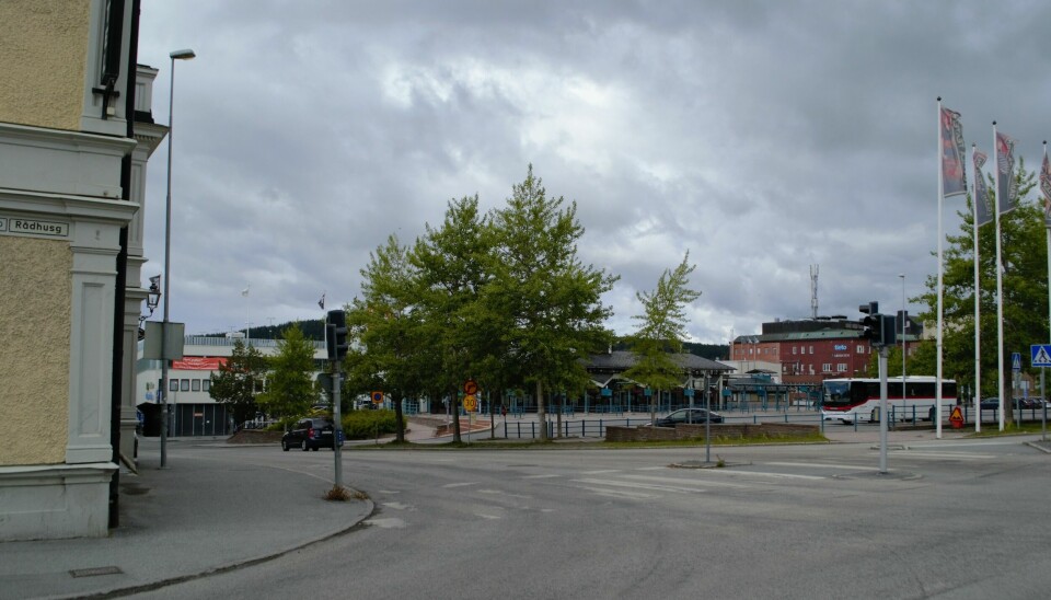 Busstorget Gustav III Torg (Busstorget) kommer att få behålla sitt nuvarande utseende ett tag till. Foto: Torbjörn Aronsson (arkivbild)