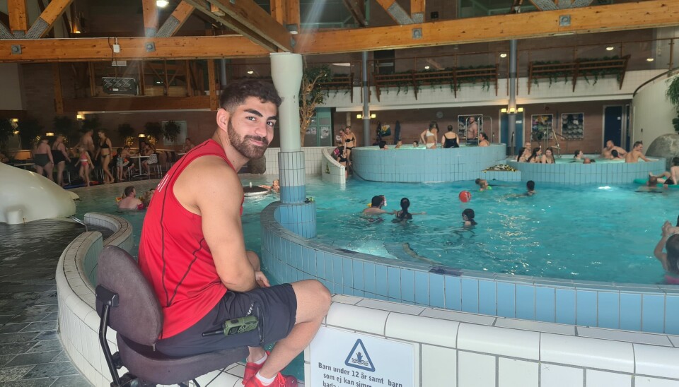 Hamzeh Al Masri arbetar som badvakt på Storsjöbadet