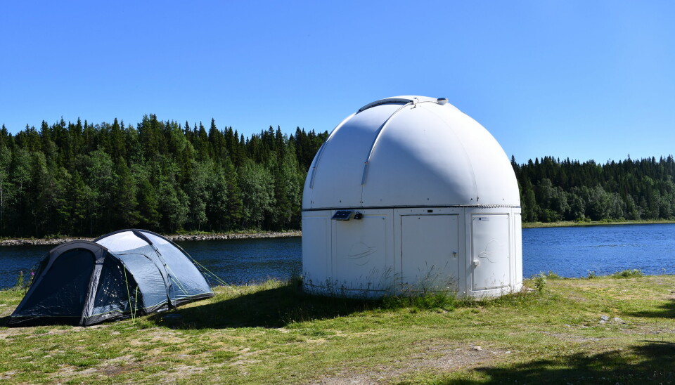 Observatoriet i Gäddede samsas med tält, husvagnar och husbilar på campingen