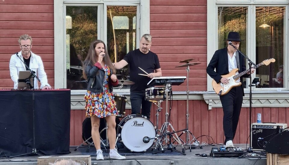 Trion spelade upp sin konsert vid Tingshuset i Ragunda i helgen. Trion spelade upp sin konsert vid Tingshuset i Ragunda i helgen.