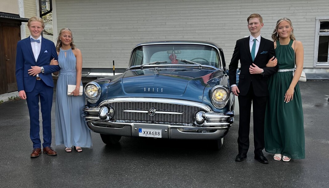 Valter Johansson med Greta Sandberg, i blått, till vänster i bild. Elias Granfors och ungreportern Tilda Hjälm till höger i bild, i grönt. Greta ochTilda går åk 2 äventyrsturism på Dille. Valter Johansson med Greta Sandberg, i blått, till vänster i bild. Elias Granfors och ungreportern Tilda Hjälm till höger i bild, i grönt. Greta ochTilda går åk 2 äventyrsturism på Dille.