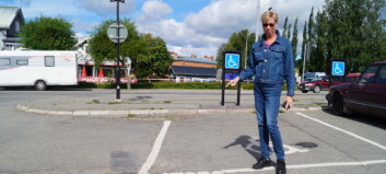 Farligt hål på handikapp-parkering i Strömsund – kvinna föll och skadades