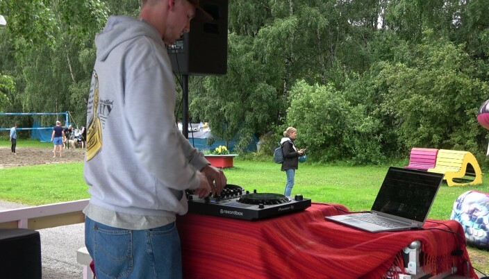 Under tisdagen kunde de som var i surfbukten prova på DJ med Jakob. Under tisdagen kunde de som var i surfbukten prova på DJ med Jakob.