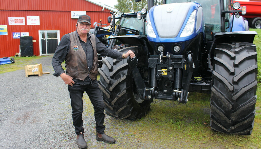 Roland Johansson har sålt traktorer i Slandrom i drygt 40 år.