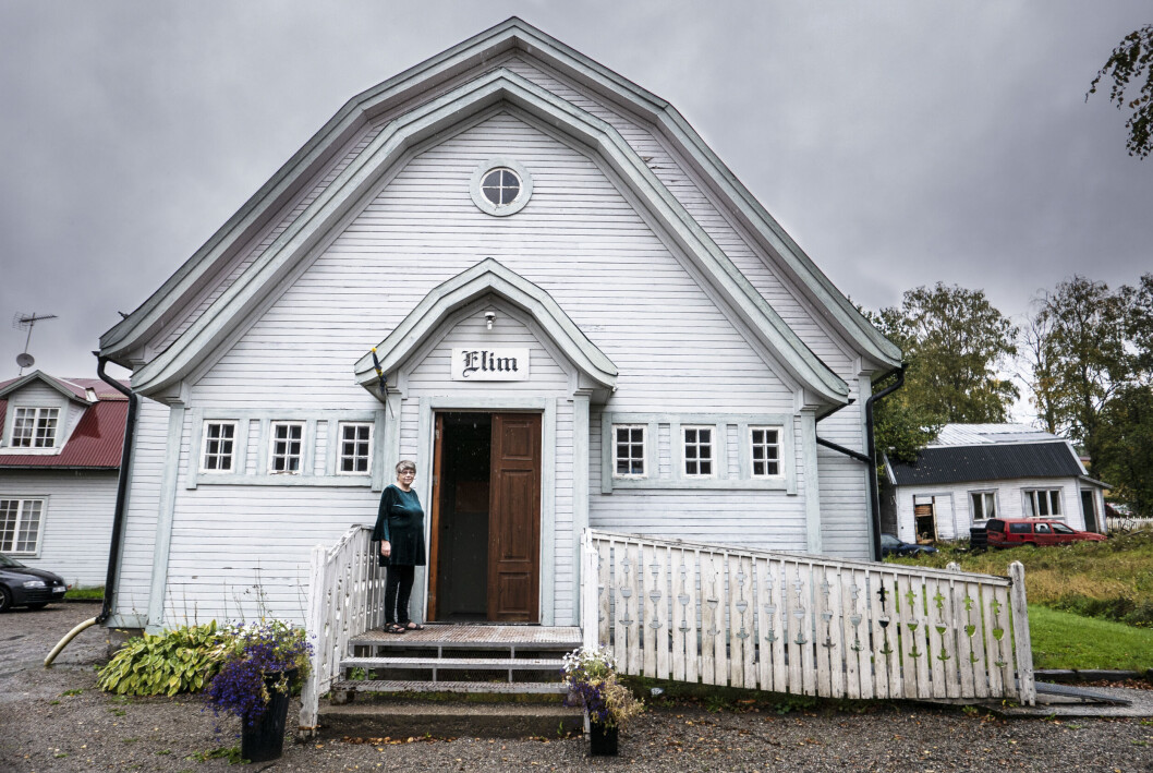 Ingmari Nyström utanför Elimkapellet i Bräcke, som fyller 100 år. Ingmari Nyström utanför Elimkapellet i Bräcke, som fyller 100 år.