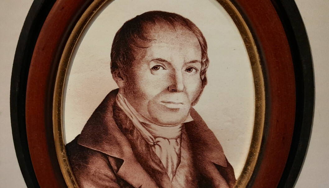 Carl Zetterström var född i ett litet torp på Rödön år 1767. Genom studier blev han professor i medicin i Uppsala. Innan han dog 1829 donerade han sin stora boksamling till hembygden. Den blev grunden till Jämtlands bibliotek på Stocke, färdigt 1833. Samlingen finns nu i biblioteket i Östersund.
