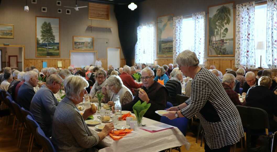 Myssjö-Ovikens PRO möte på Orrgården var fullsatt. Efter uppskattad soppa och underhållning hettade det till när ansvariga från kommunen var på plats för att diskutera Fjällglimtens nedläggning.