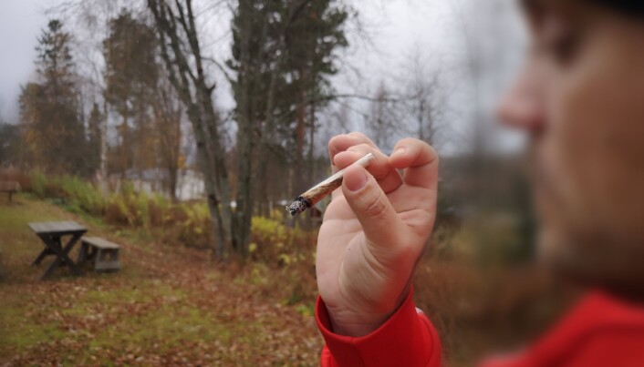 Flertalet gymnasieelever togs med av polisen för provtagning förra veckan. Snabbtesten visade på narkotika i urinen hos hälften av ungdomarna. Flertalet gymnasieelever togs med av polisen för provtagning förra veckan. Snabbtesten visade på narkotika i urinen hos hälften av ungdomarna.