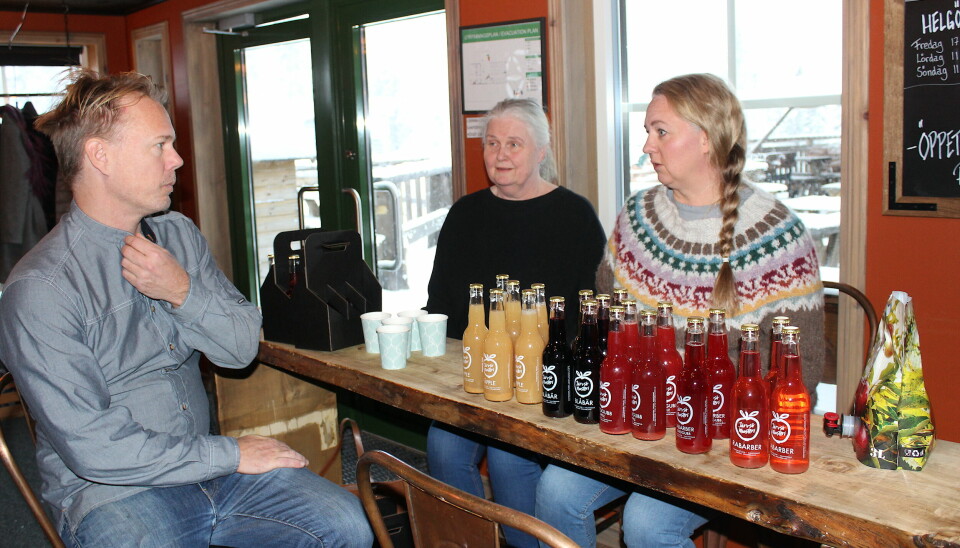 Braiks restaurangchef Peter Möller mötte Anna och Britt-Marie Stegs från Järvsö som lanserade sina bärdrycker.