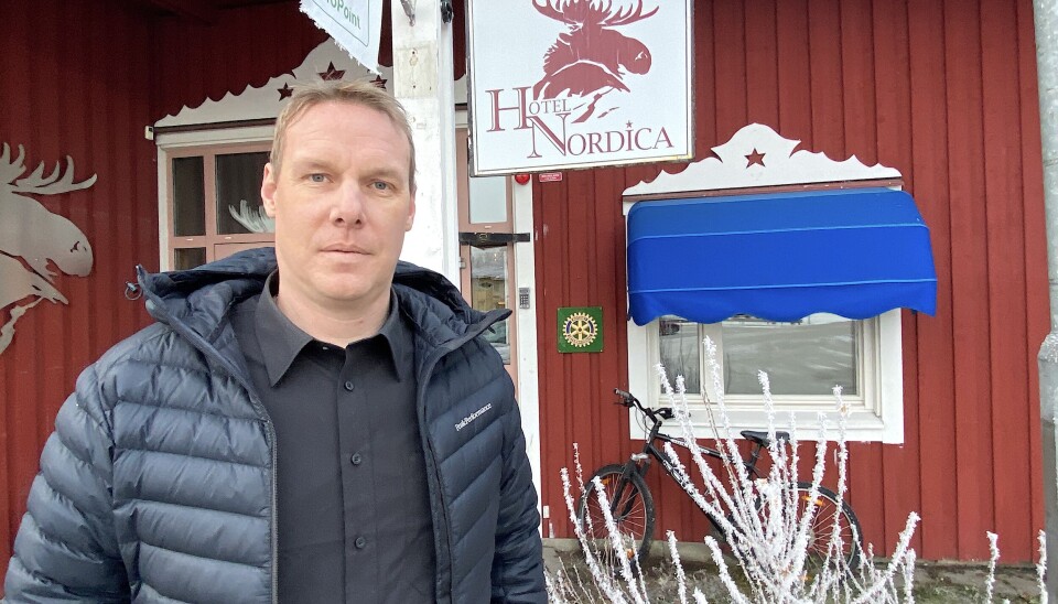 –Vi hade tänkt öppna butiken inför sportlovet men vi har inte hört någonting från Länsstyrelsen, säger Mattias Liljefjäll. –Vi hade tänkt öppna butiken inför sportlovet men vi har inte hört någonting från Länsstyrelsen, säger Mattias Liljefjäll.