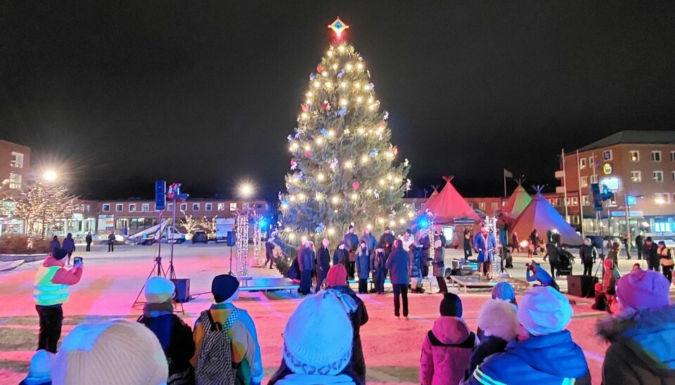 Julgranen tändes för att förklara eventet öppnat