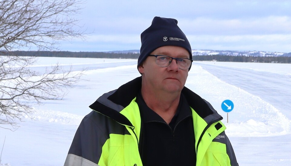 Per-Ola Zackrisson på Trafikverkets Färjerederi hoppas att de kan öppna isvägar tidigare i vinter än förra och att färjorna kan gå till samma dag så trafikanter inte behöver köra runt. Per-Ola Zackrisson på Trafikverkets Färjerederi hoppas att de kan öppna isvägar tidigare i vinter än förra och att färjorna kan gå till samma dag så trafikanter inte behöver köra runt.