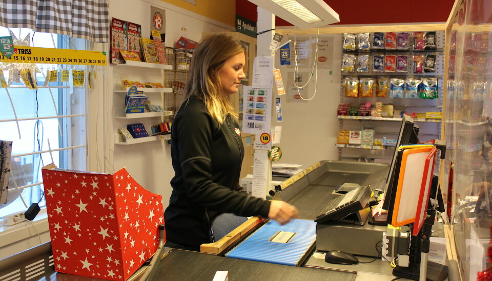 Lena Alke: –Det är fantastiskt om de vill fortsätta att satsa landsbygdbutiker, säger Lena Alke, butikschef vid Handlarn i Rötviken. Foto:Tommy Norin