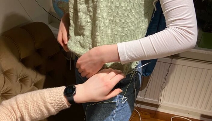 Frida Karlsson testar pågående projekt Frida Karlsson testar pågående projekt