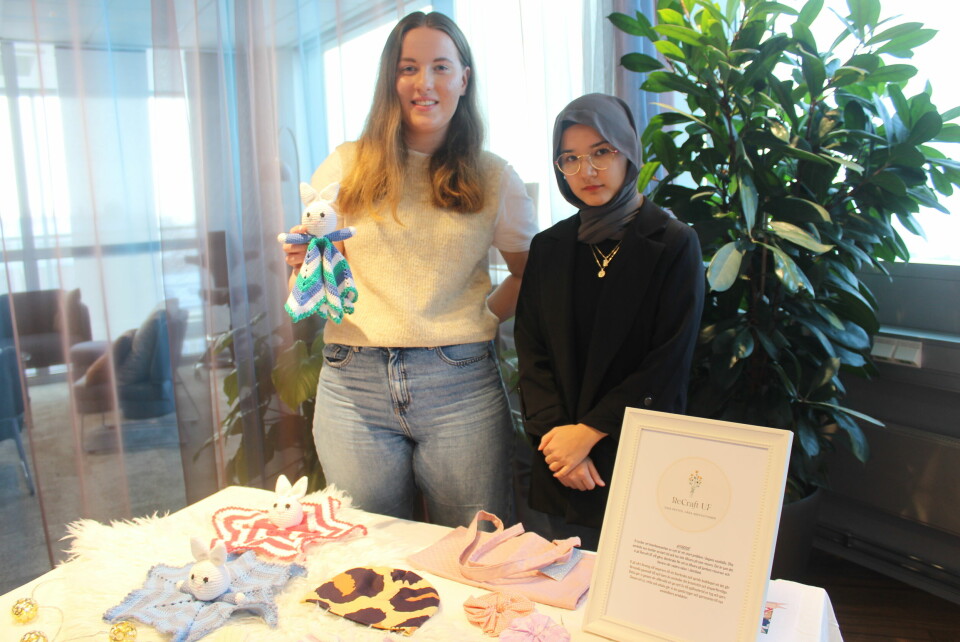 Anna-Karin Ögren och Fatema Khodadadi, Wargentinskolan, lanserar sina textilarbeten.
