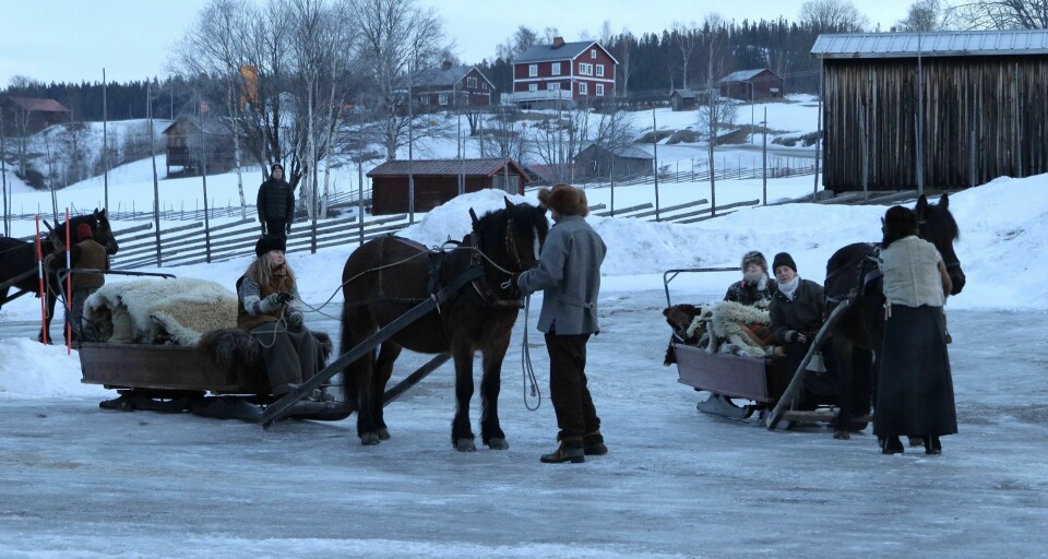 Spänd väntan, inte minst för hästarna. När kyrkklockan i Klövsjö slog klockan åtta på onsdagmorgon var det startskottet för årets resa.
