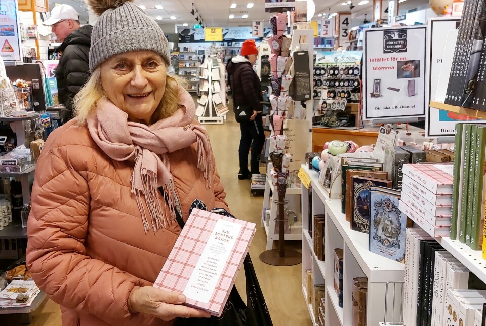 Ulla Sundqvist från Ås hittade en kakbok till sitt barnbarn.
