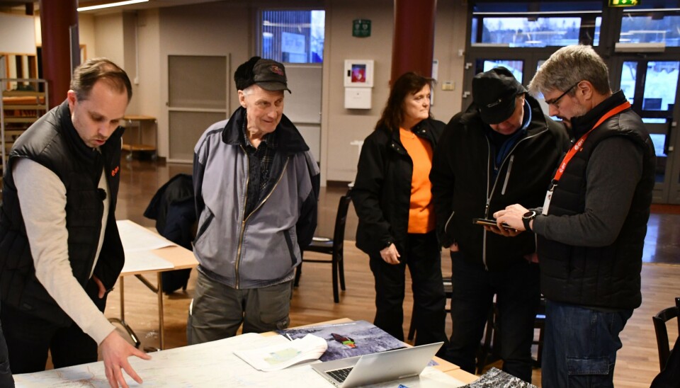 Samling kring Eons kartor. Samling kring Eons kartor.
