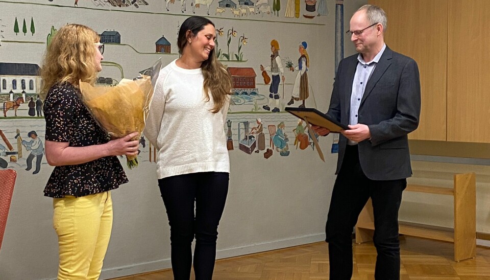 Jörgen Tyrebo och Cecilia Håkansson från styrelsen delade ut stipendiet till Miriam Sjölén Krylén.