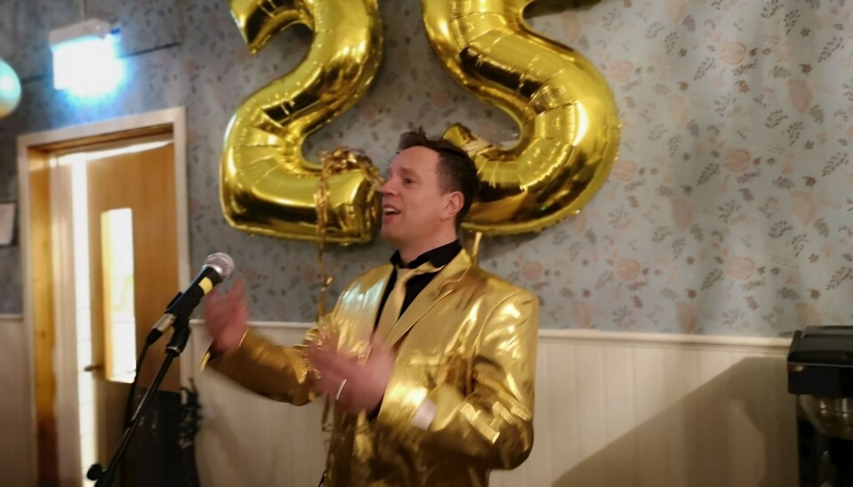 Per Wiklander har varit Undersåkerkörens körledare i dryga 25 år Silver, glitter och guld var temat på klädseln Per Wiklander har varit Undersåkerkörens körledare i dryga 25 år Silver, glitter och guld var temat på klädseln