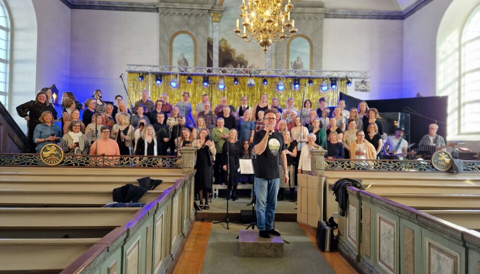 Per och Undersåkerskören övas inför konserten. Per och Undersåkerskören övas inför konserten.