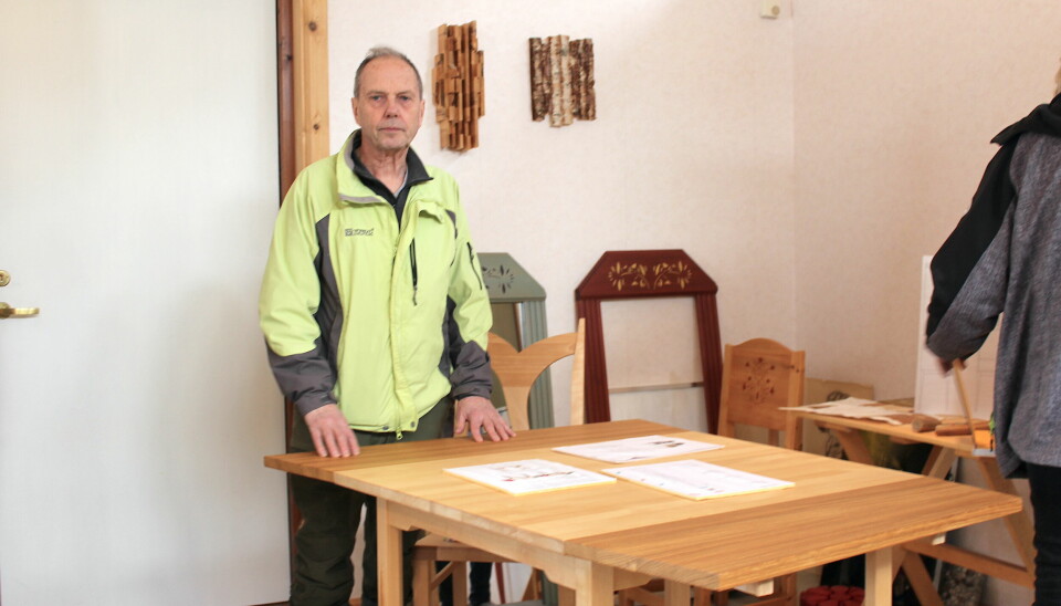 Leif Jonsson är en prisad möbeldesigner med ateljé i Håxås.