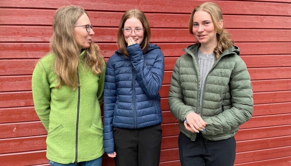 Nina Bixo-Jacobsson med döttrarna Amanda och Matilda som såg hela olyckstillbudet. Mamma Nina är inte alls nöjd med beskeden hon fått.