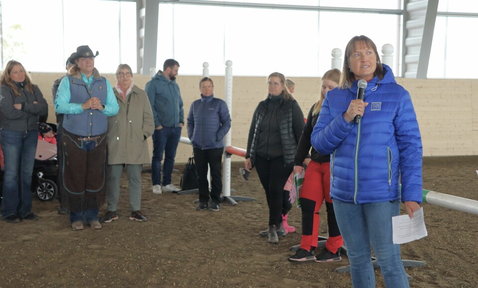 Invigningtalare var regionsrådet Elise Ryder Wikén. 'Det finns 8500 hästar i Jämtland och det är den snabbast växande näringen på landsbygden, berättade hon. Det är den största sporten för funktionshindrade. Engagemanget är viktigt för fortsatt utveckling och framtidstro. Tack för ert mod att investera', sa hon.