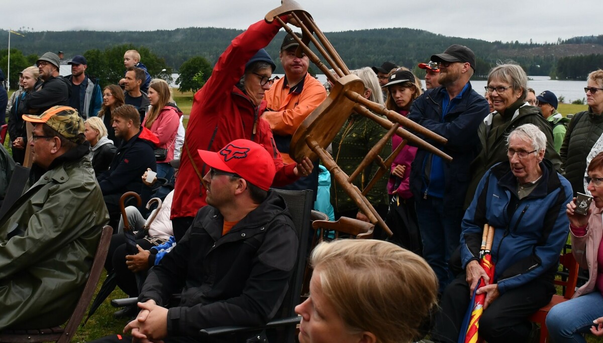 Många fyndade på klassisk gårdsauktion i Vängel