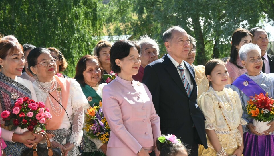 Thailands ambassadör inför promenaden till Paviljongen H.E. Mrs Arunrung Phothong Humphreys. Foto: Ragunda kommun