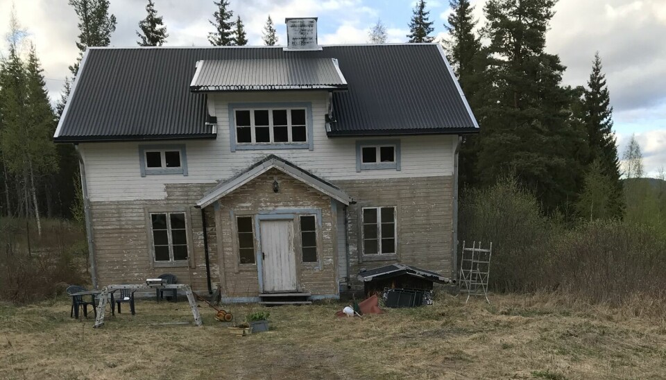 Annica Lindström köpte det fallfärdiga torpet för 210 000 kronor och lät sedan renovera det där fastighetsvärdet höjdes till 225 000.