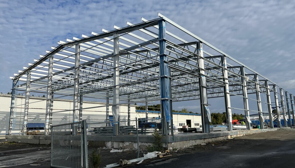Hallströms har påbörjat bygget av en ny produktionshall och lagerhall i Nälden för närmare 20 miljoner kronor.
