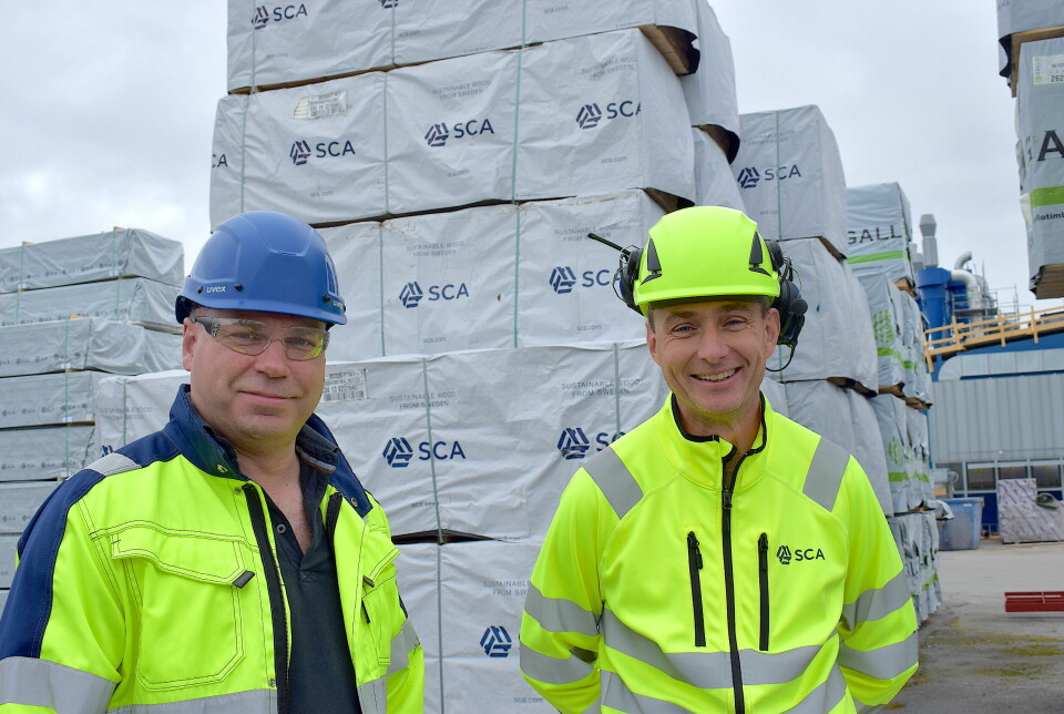 Vd Ville Huittinen och platschef Stefan Edstedt leder en expansiv träindustri i Stugun.