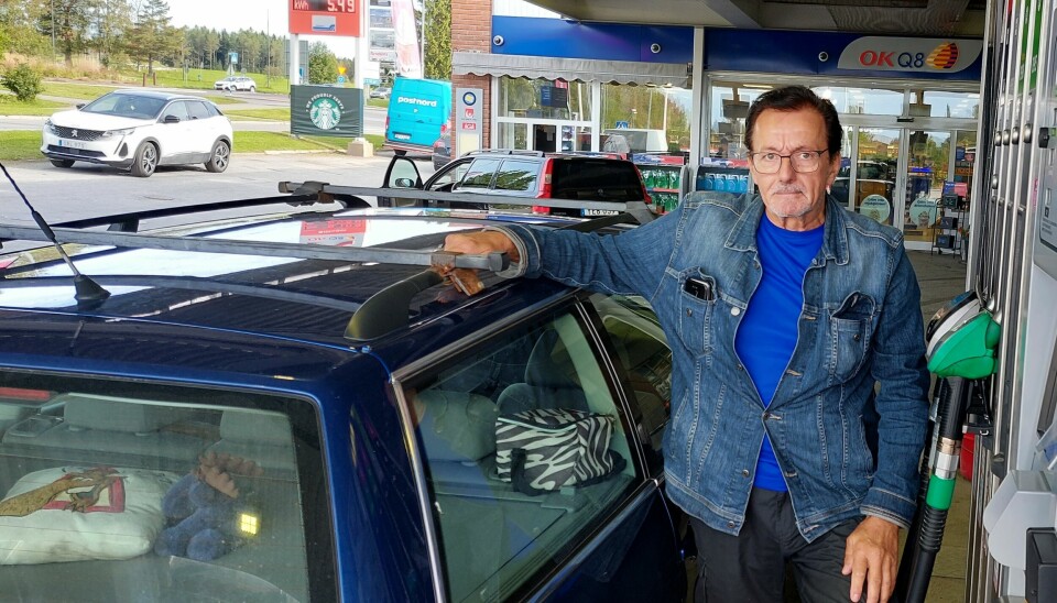 Tore Möller från Körfältet fyller på bensin.